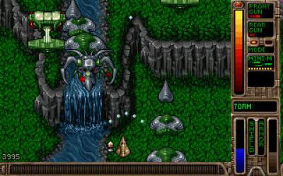 Screen ze hry Tyrian 2000
