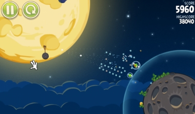 Screen ze hry Angry Birds Space