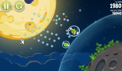 Screen ze hry Angry Birds Space